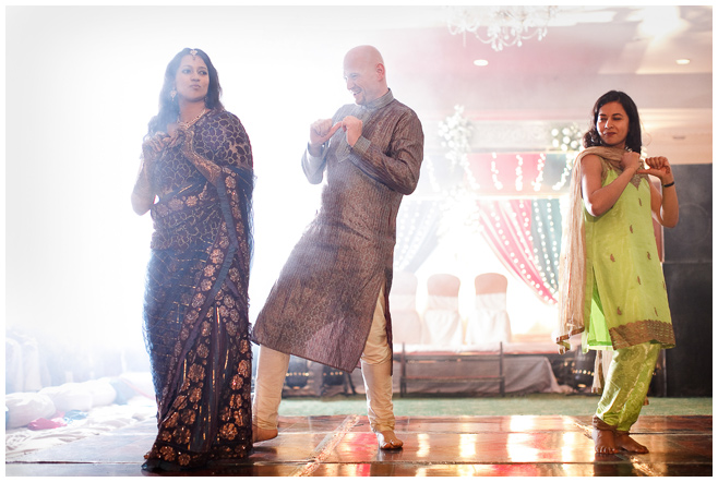 Tanz bei Hochzeitsfeier in Hyderabad, Indien © Hochzeitsfotograf Berlin hochzeitslicht