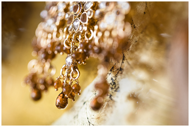 Brautschmuck für indische Hochzeitszeremonie © Hochzeitsfotograf Berlin hochzeitslicht