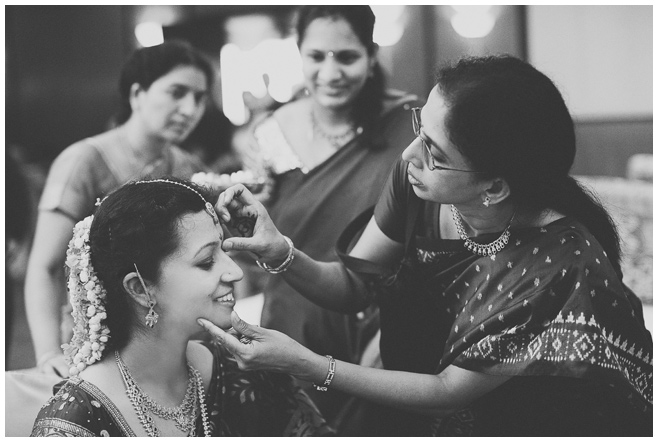 Foto der Braut bei hinduistischer Hochzeit © Hochzeitsfotograf Berlin hochzeitslicht