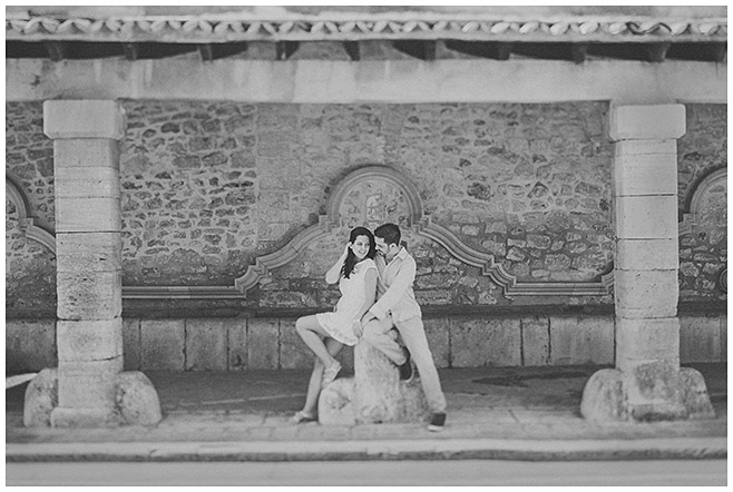 Paar bei Partnershooting auf Mallorca aufgenommen von Berliner Fotografinnen © LUMENTIS Fotostudio Berlin