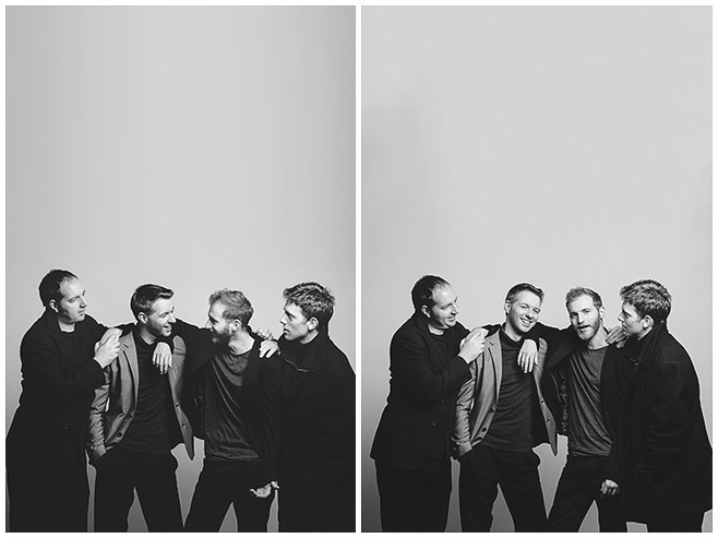 schwarz-weiß Familienfoto von vier Brüdern bei Geschwister-Fotoshooting aufgenommen von professionellem Fotografen in Berlin © Fotostudio Berlin LUMENTIS
